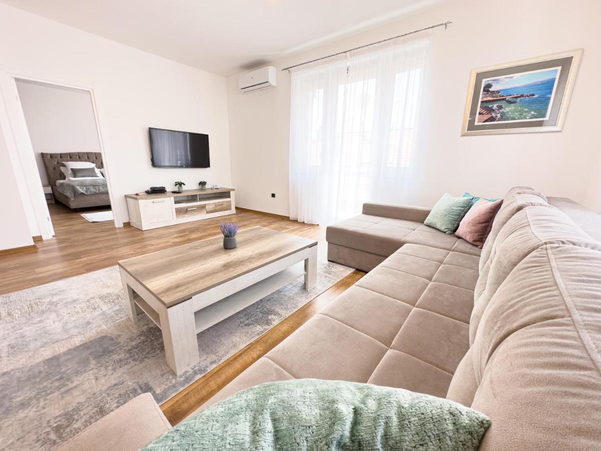 Luxurious And Cosy Brick Apartment - Free Private Parking SJJ Buitenkant foto