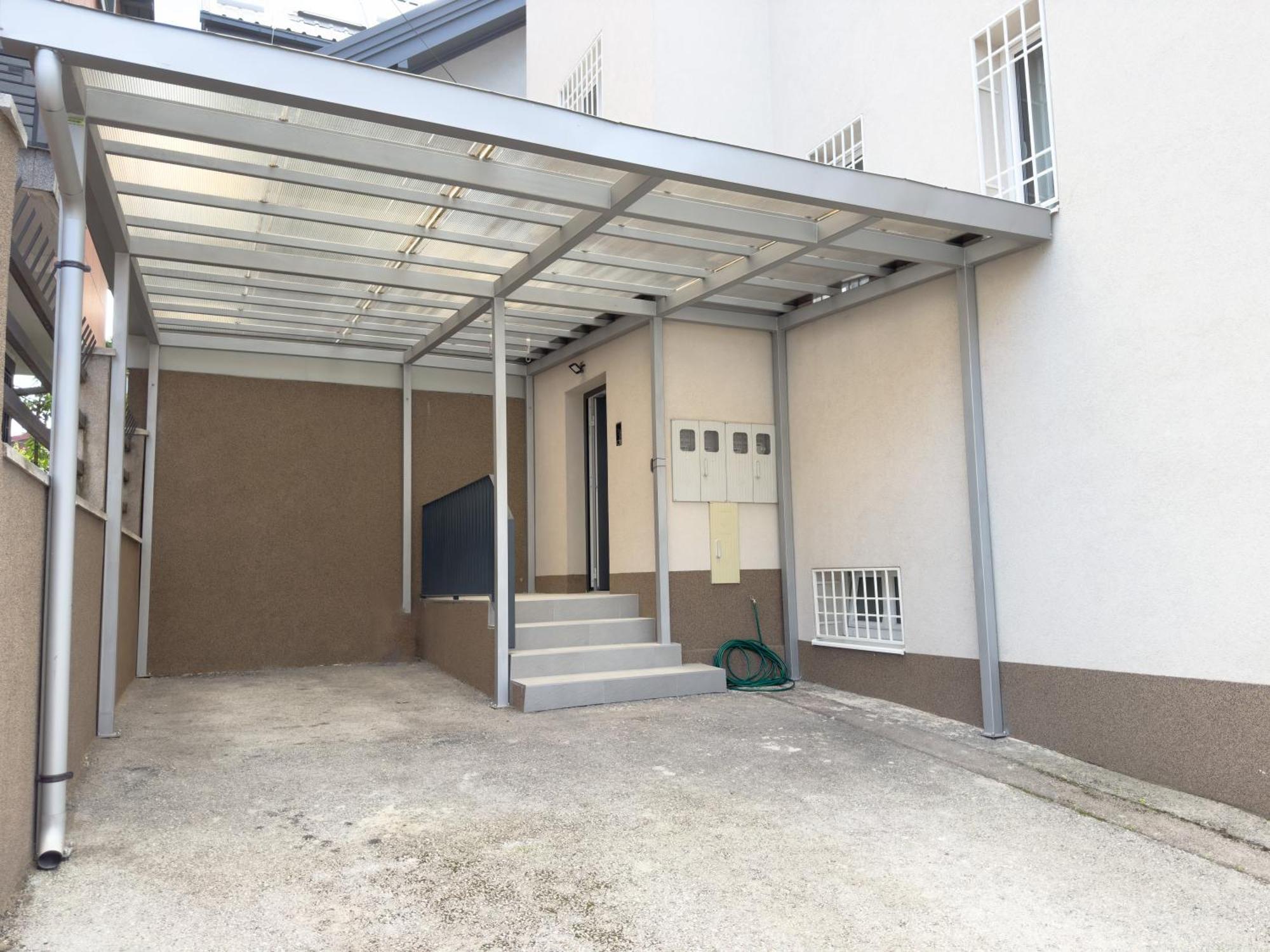 Luxurious And Cosy Brick Apartment - Free Private Parking SJJ Buitenkant foto