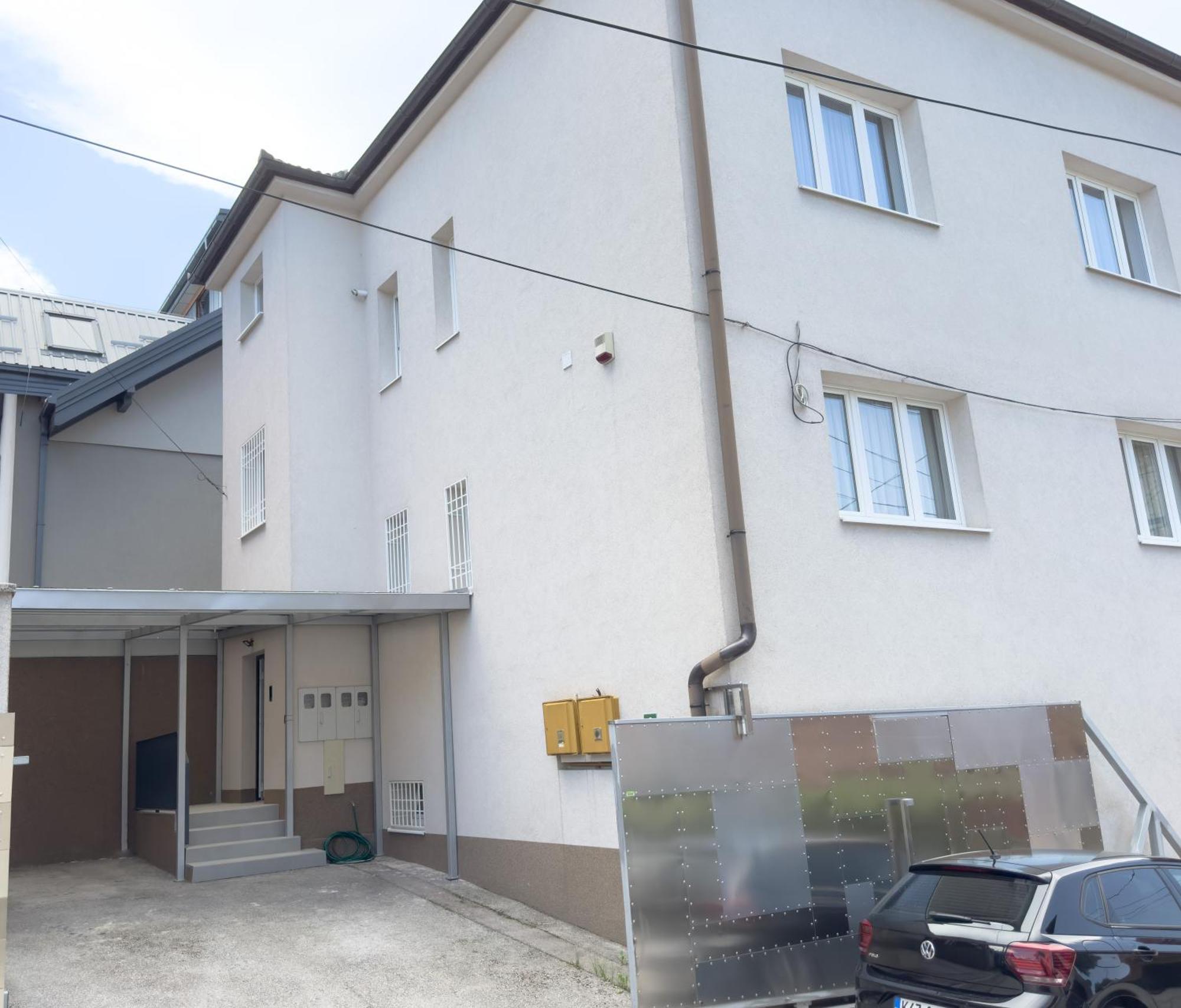 Luxurious And Cosy Brick Apartment - Free Private Parking SJJ Buitenkant foto