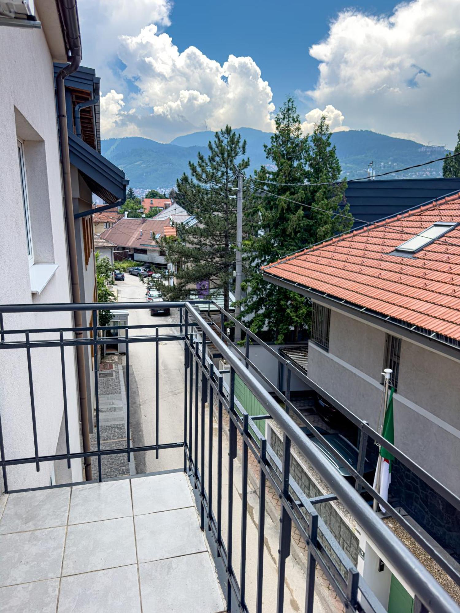 Luxurious And Cosy Brick Apartment - Free Private Parking SJJ Buitenkant foto