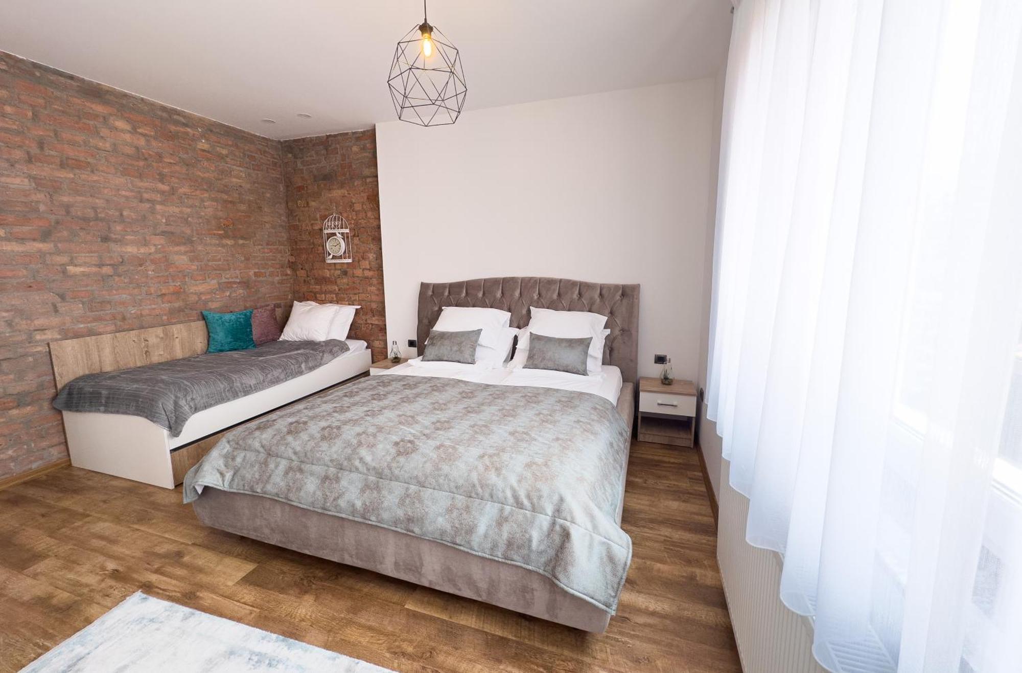 Luxurious And Cosy Brick Apartment - Free Private Parking SJJ Buitenkant foto