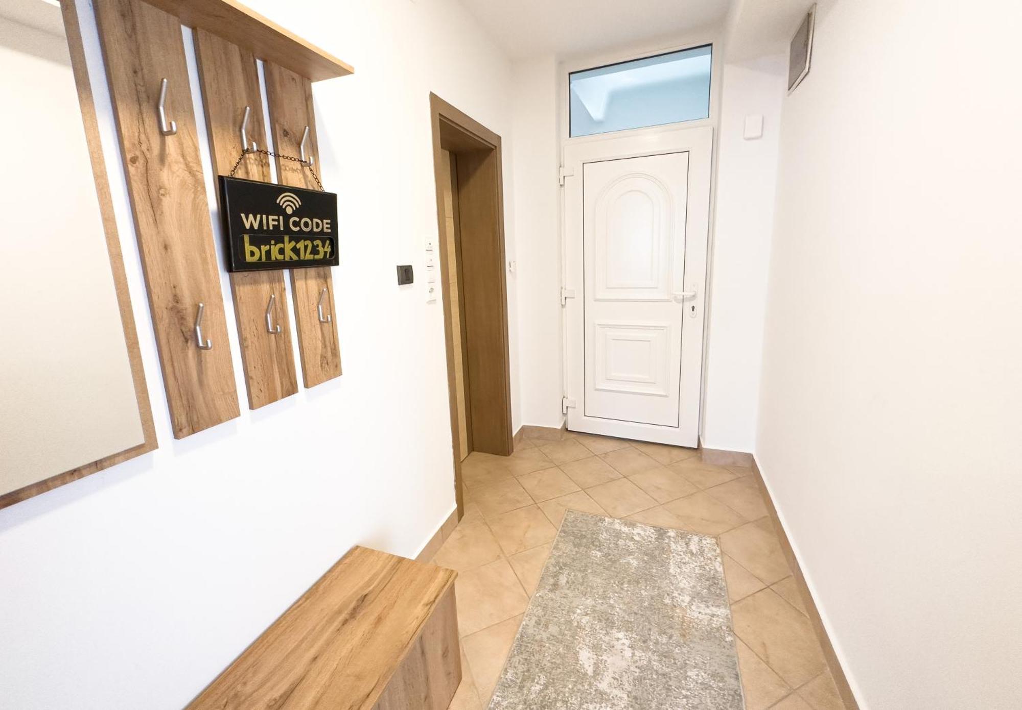 Luxurious And Cosy Brick Apartment - Free Private Parking SJJ Buitenkant foto
