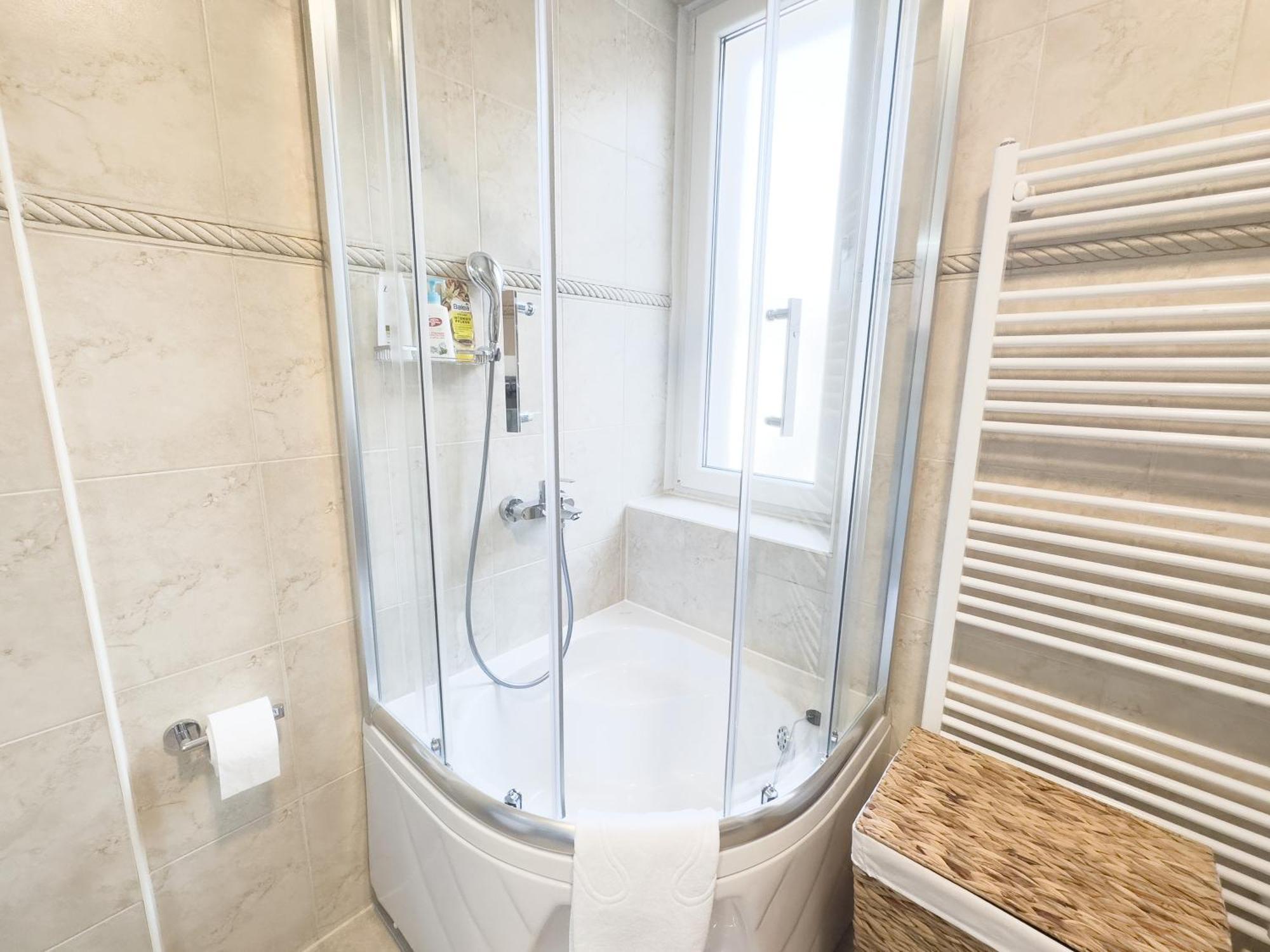 Luxurious And Cosy Brick Apartment - Free Private Parking SJJ Buitenkant foto